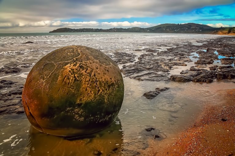 The Giant’s Marbles (Moeraki Boulders, New Zealand)